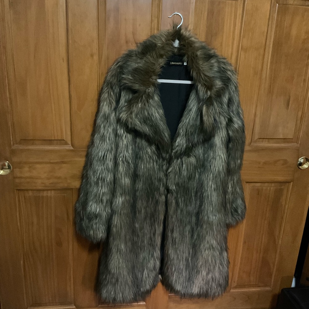 Faux fur coat men/women size. M